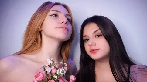 ViolettaAndDina's live cam